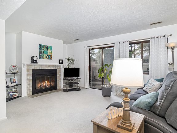 3rd image of 142 Elmsmead Ct