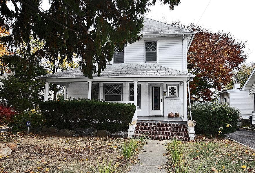 1st image of 121 Norwood Ave
