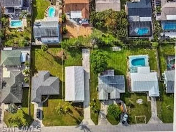 40 1st ST, BONITA SPRINGS, FL 34134