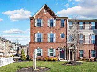 245 Thornapple Ln, Cranberry Township, PA