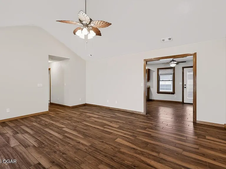 838 E Cottonwood St — Photo 2