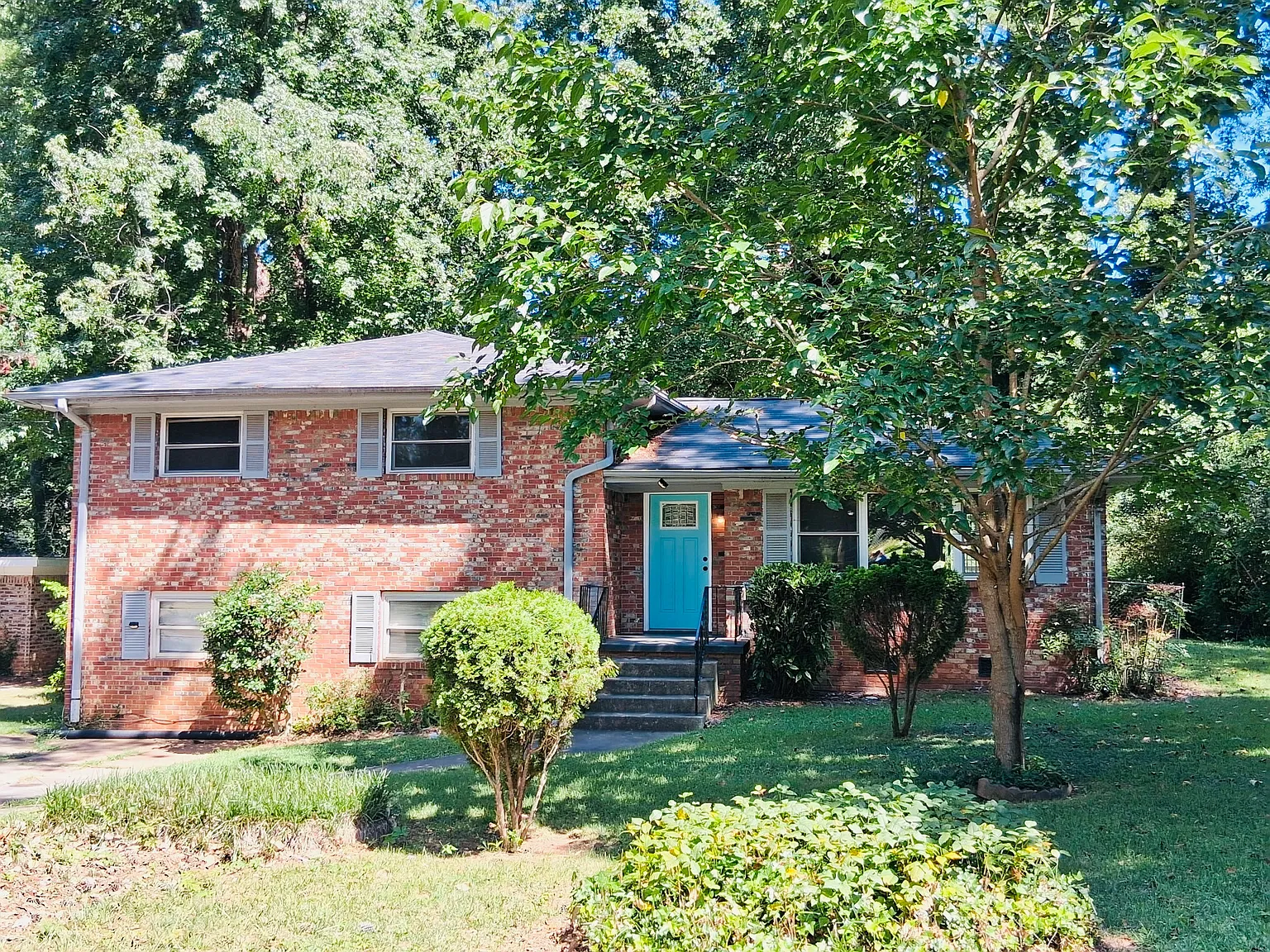 4 bed, 1973 sqft, $2,000 — Photo 1