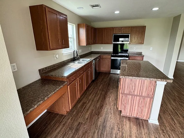 349 Tower Dr — Photo 10