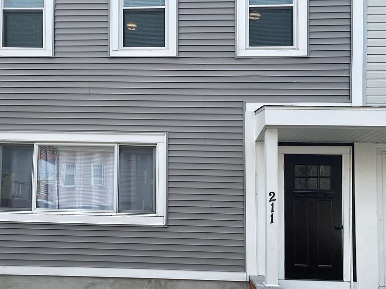 211 London St #1 — Photo 7