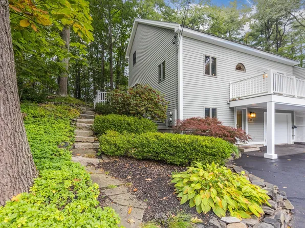 34 Old Dennett South Road, Kittery, ME 03904