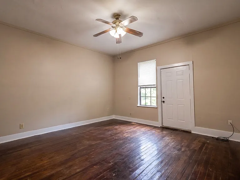 1544 Gilbert Dr — Photo 2