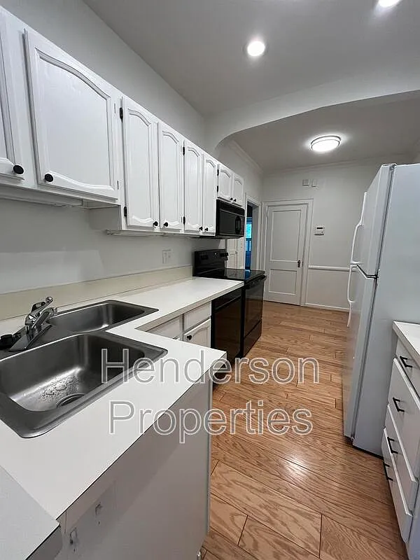 Building Photo - 418 Fenton Pl #4