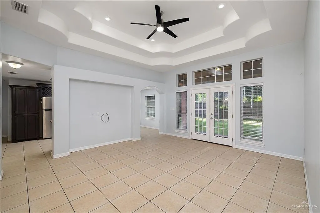 4 bed, 3.0 bath, 2016 sqft, $2,200 — Photo 3