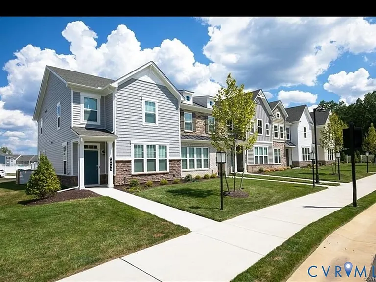 3011 Farmstead Mill Dr — Photo 2