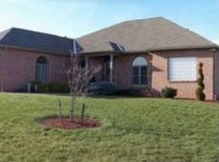 210 Phoenix Dr, Chambersburg, PA 17201