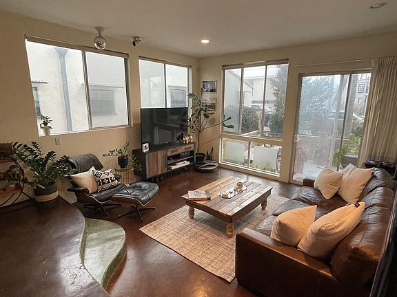 3rd image of 100 S Venice Blvd APT 1