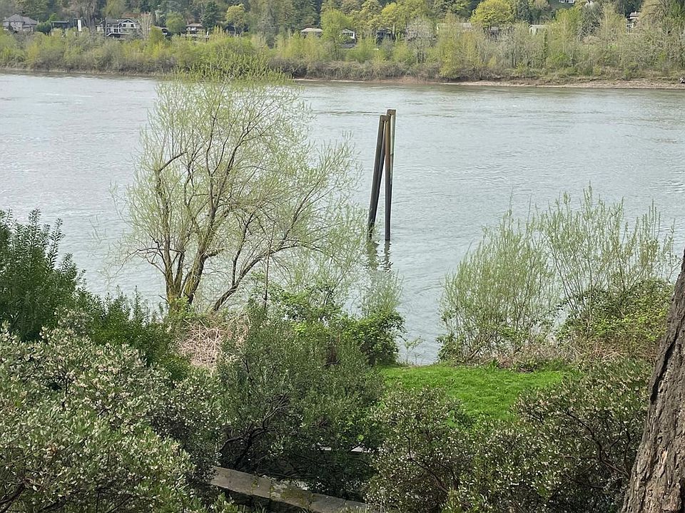2nd image of 18466 SE Willamette Dr