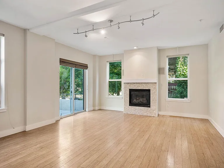 1738 N Franklin St #1-B — Photo 11
