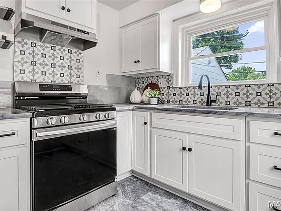 4th image of 1545 Moore Pl