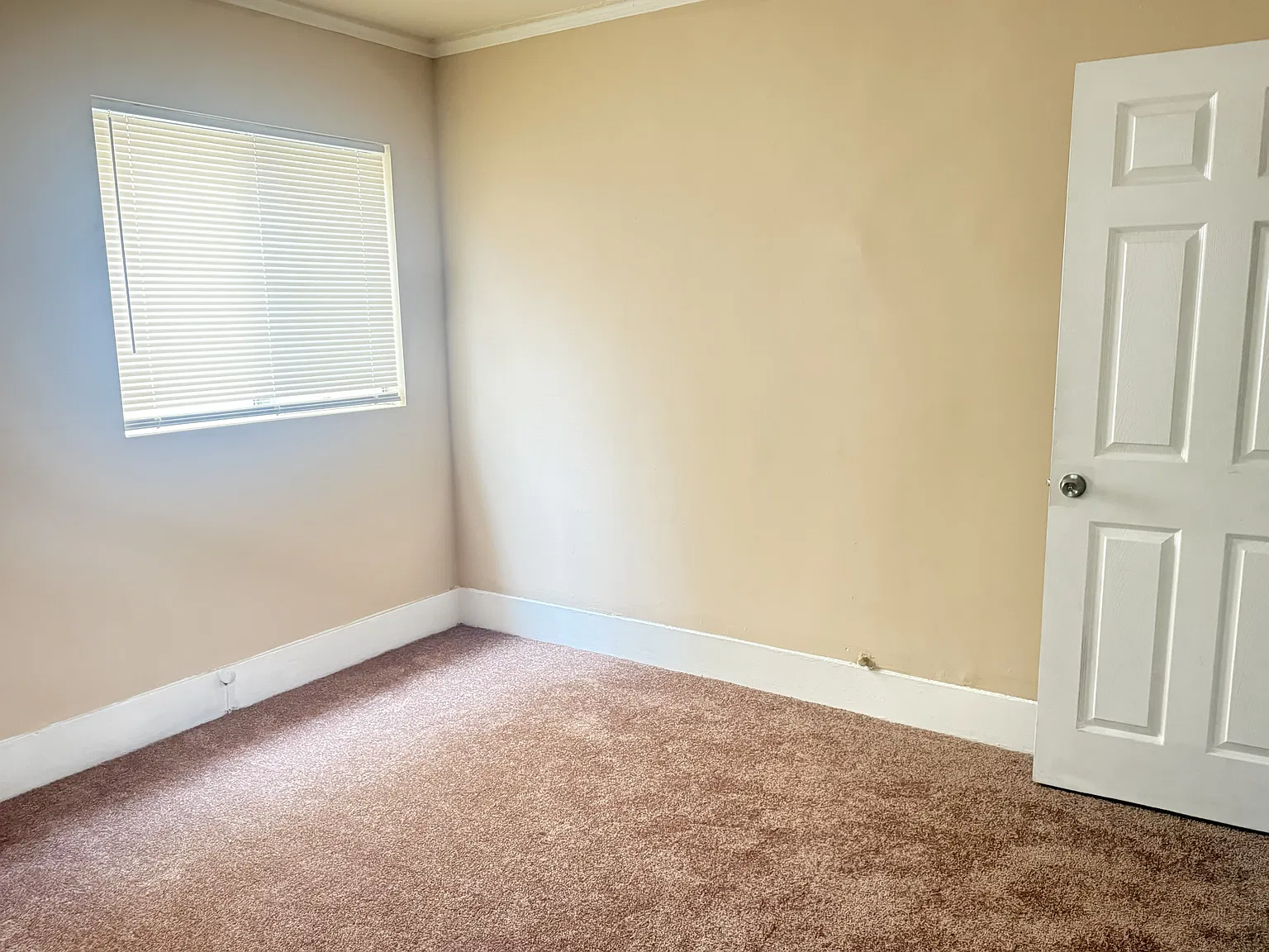 2 bed, 750 sqft, $2,045 — Photo 2