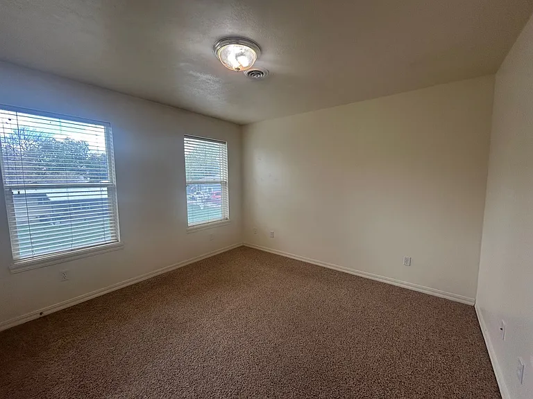 465 Taft — Photo 20