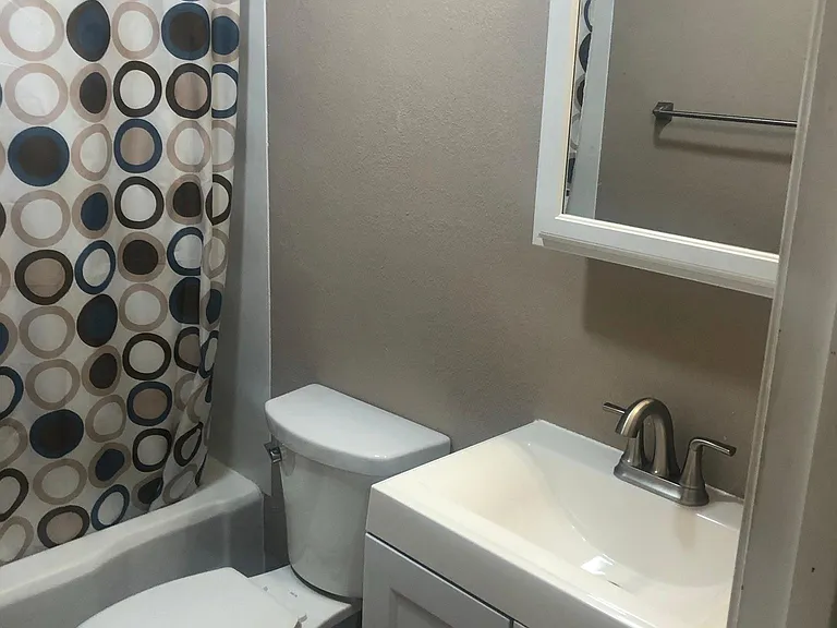2408 W Grand Ave — Photo 7