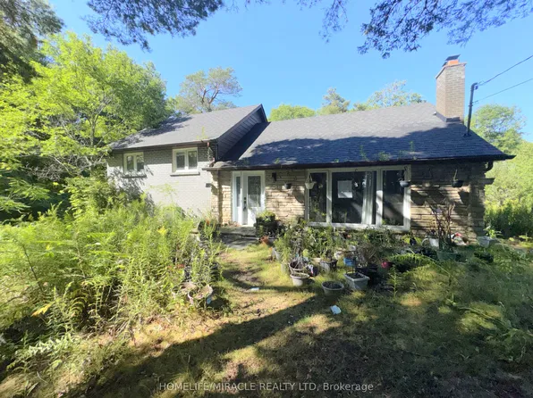 14178 Yonge St, Aurora, ON L4G 0P5