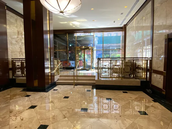 200 East 69th Street image 3 of 14