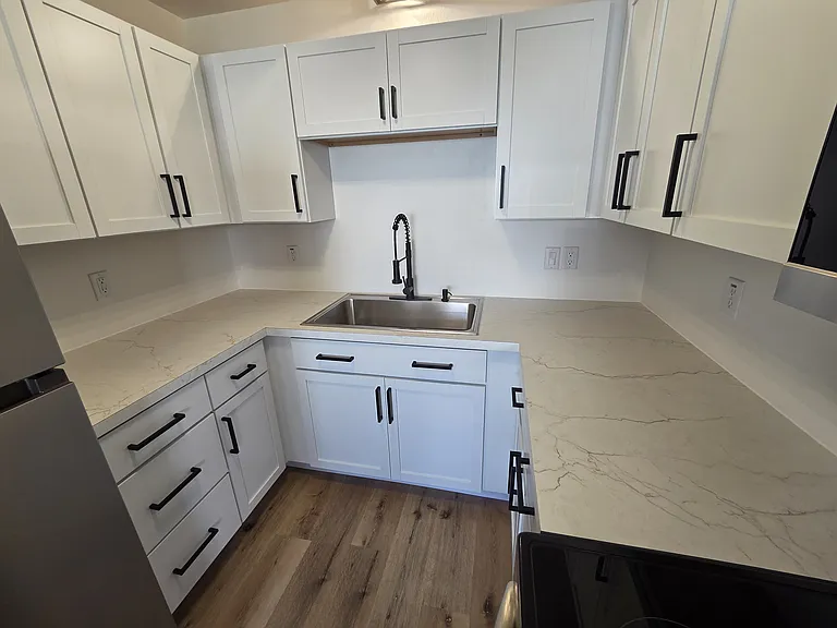 300 Dewey St #5 — Photo 3