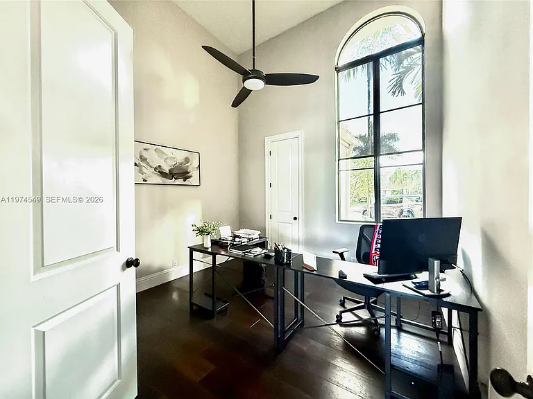 400 Alexandra Cir — Photo 61