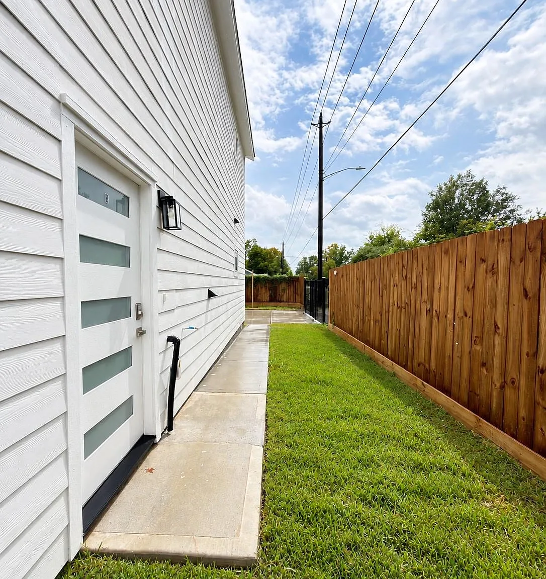3 bed, 2.5 bath, $1,750 — Photo 2