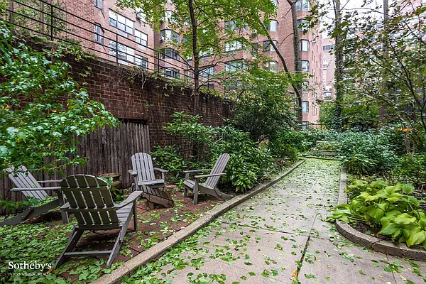 Sold by Sotheby's International Realty | media 23