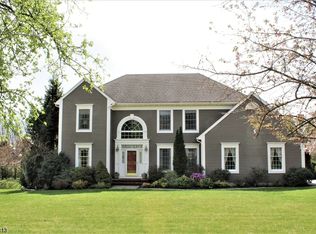 68 Deer Creek Dr, Basking Ridge, NJ 07920