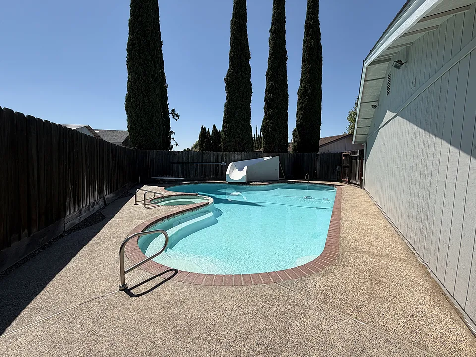 1120 Landreth Ct