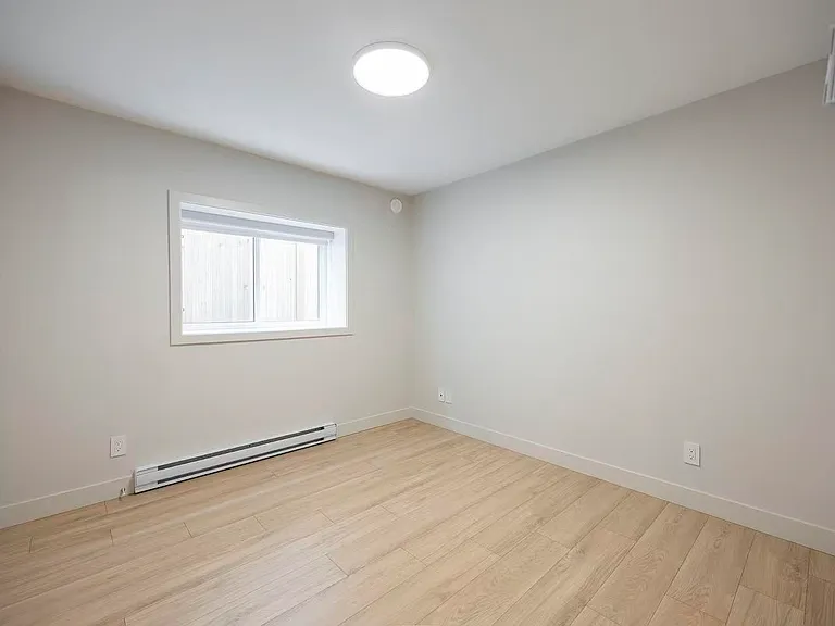 625X Kitchener St — Photo 3