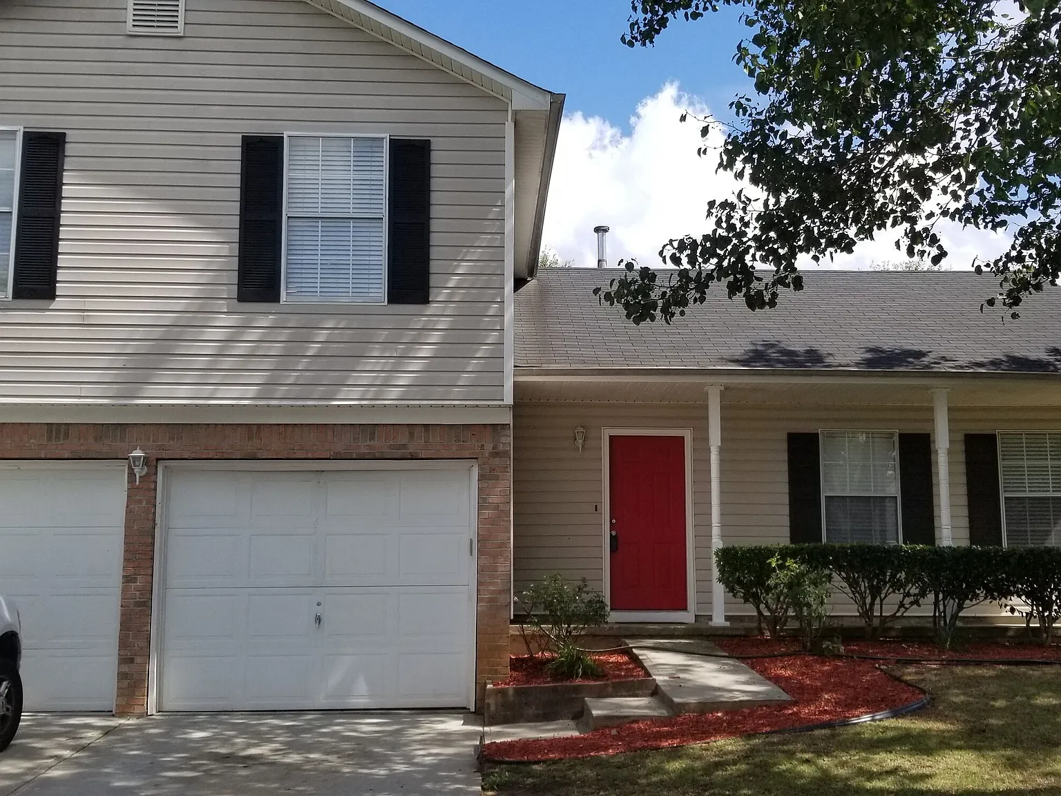 3 bed, 2.5 bath, 1674 sqft, $2,150 — Photo 2