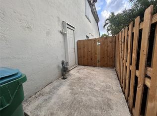 15960 SW 76th St #1, Miami, FL 33193