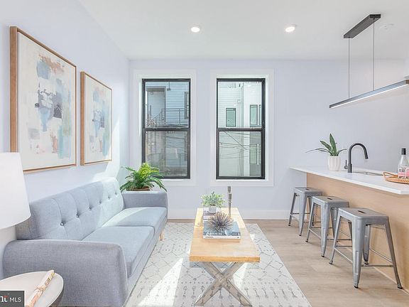 3rd image of 1012 17th Pl NE #4