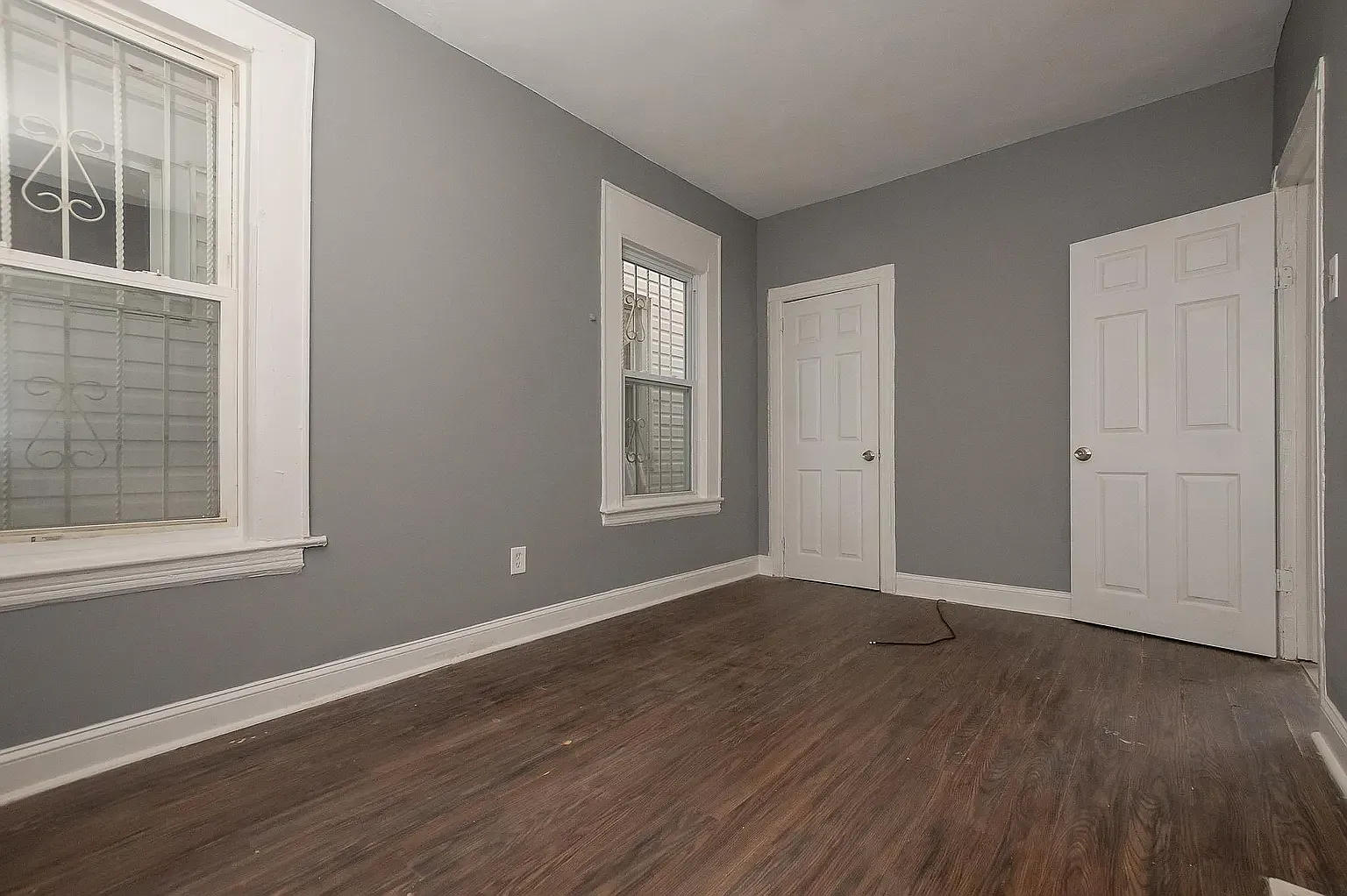 3 bed, 1000 sqft, $1,949 — Photo 2
