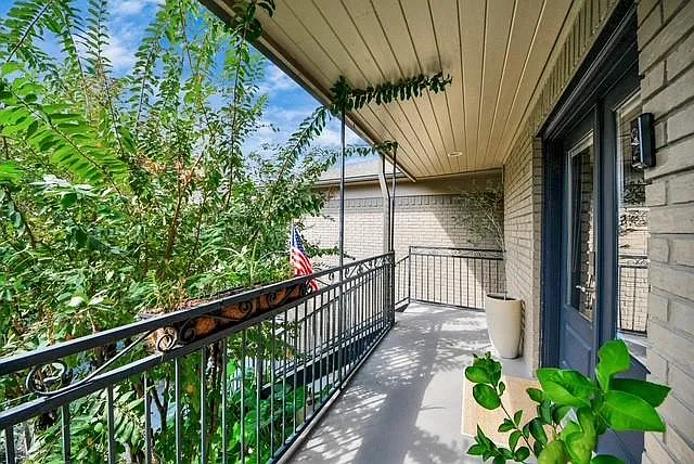 1410 Hyde Park Blvd #203 — Photo 20