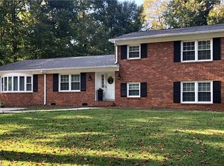 4 Lodge Dr, Thomasville, NC 27360