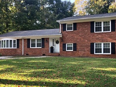 4 Lodge Dr, Thomasville, NC, 27360