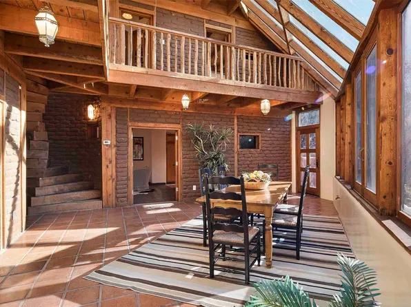 7 Village Ln, Santa Fe, NM 87505