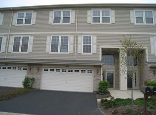 495 Norwick Ln, Carol Stream, IL 60188