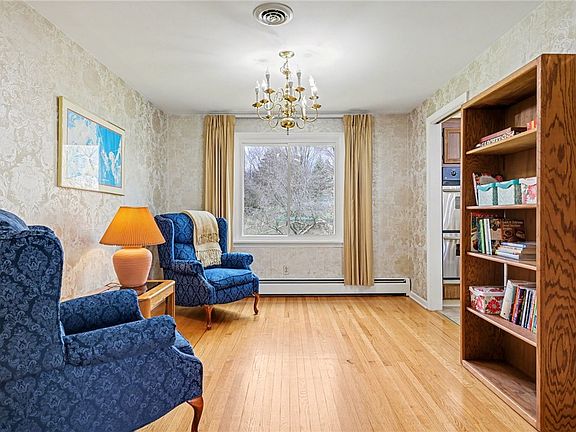 5th image of 135 Crandon Way