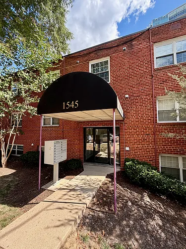 Carydale In Towne Photo 1