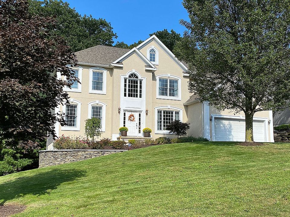 2nd image of 7 Woodridge Cir #L