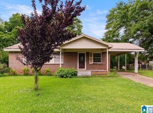 2822 Brooklane Dr, Bessemer, AL 35023