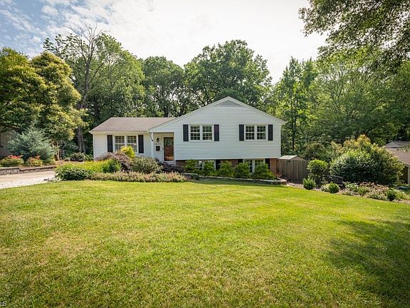 3rd image of 2612 Shady Lawn Dr
