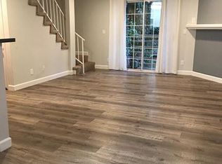 22423 Del Valle St, Woodland Hills, CA 91364