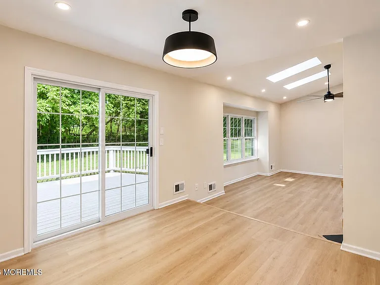 99 Oak Ln — Photo 17