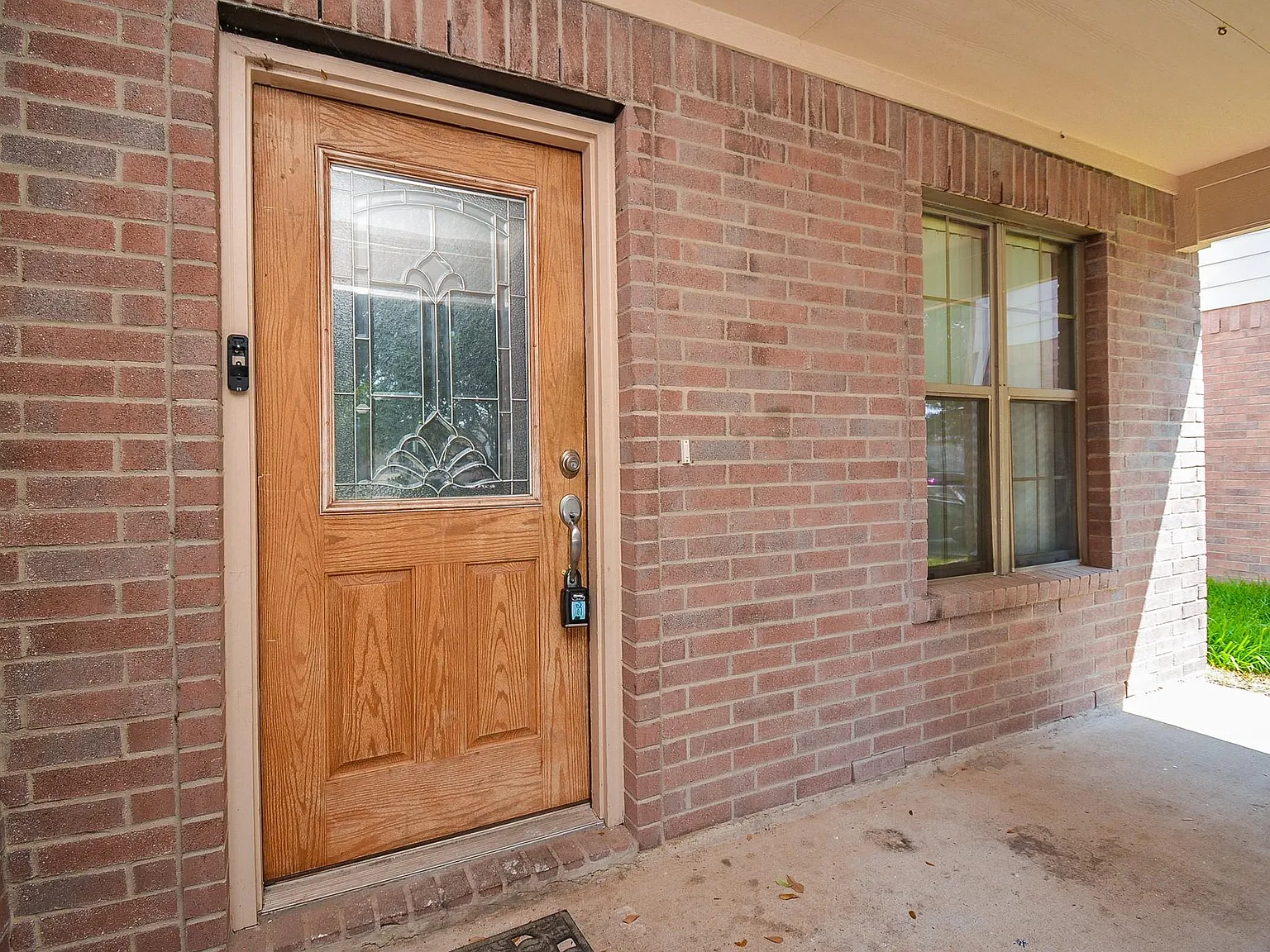3 bed, 2.5 bath, 2494 sqft, $2,300 — Photo 2