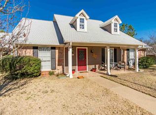771 Greenbriar Trl, Holly Lake Ranch, TX 75765