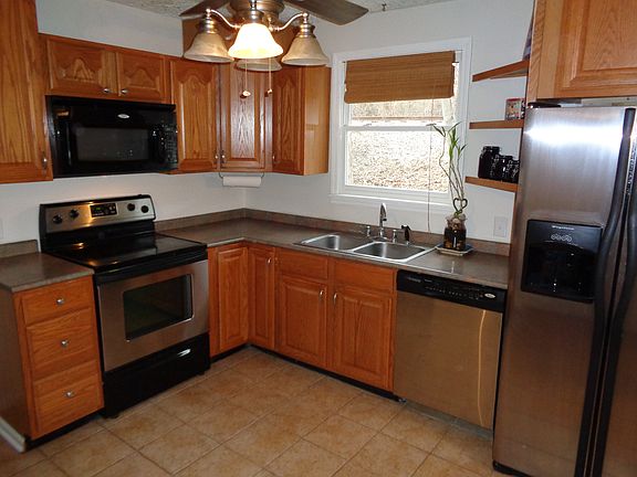 Updated kitchen / appliances