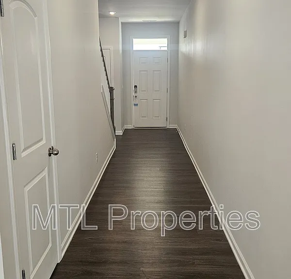 195 Bezelle Ave — Photo 11